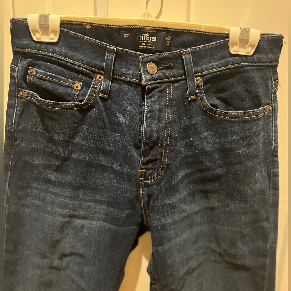 Hollister jeans for men’s or teen boys. Only worn a few times.